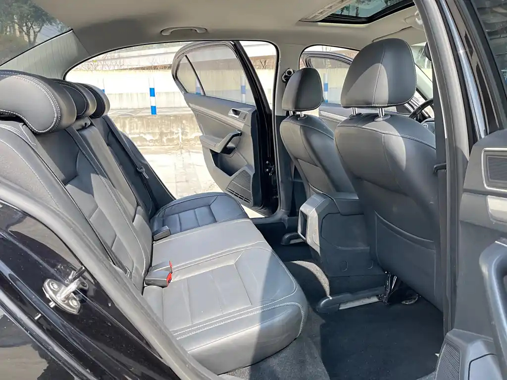 VOLKSWAGEN LAVIDA 2015