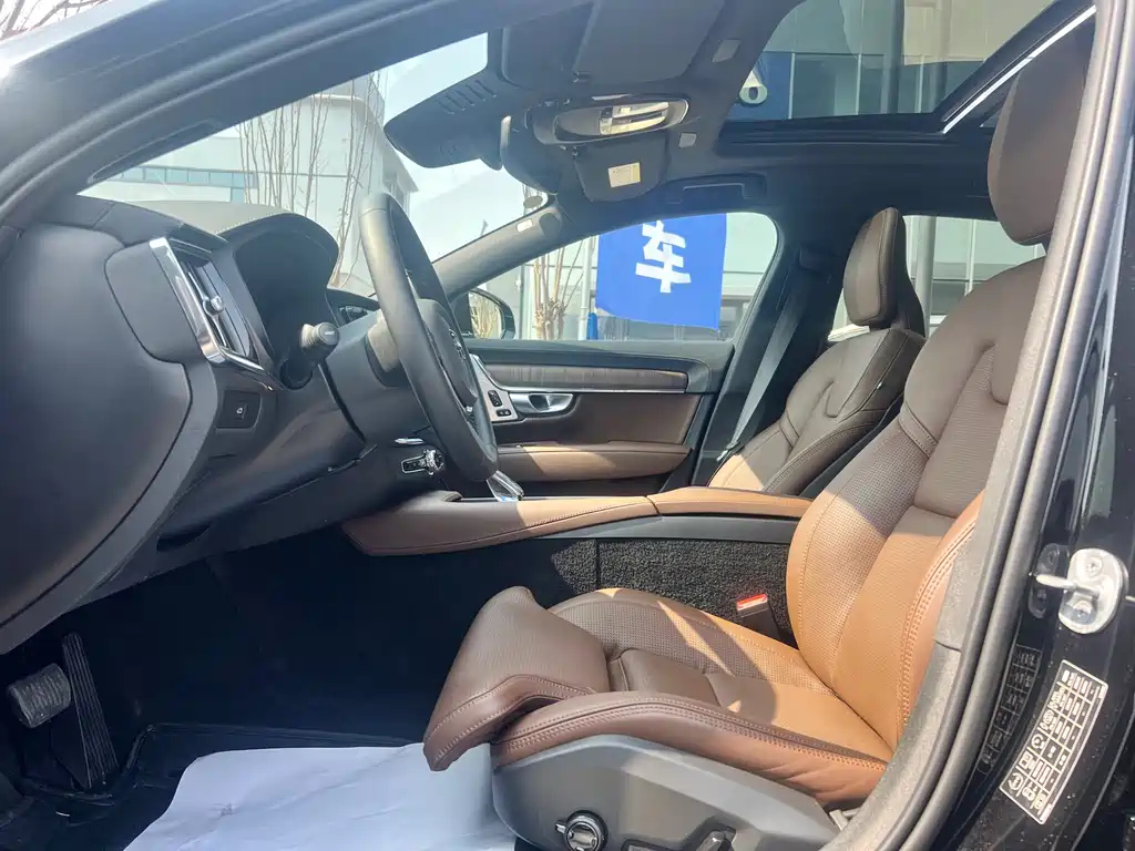 VOLVO S90 2024