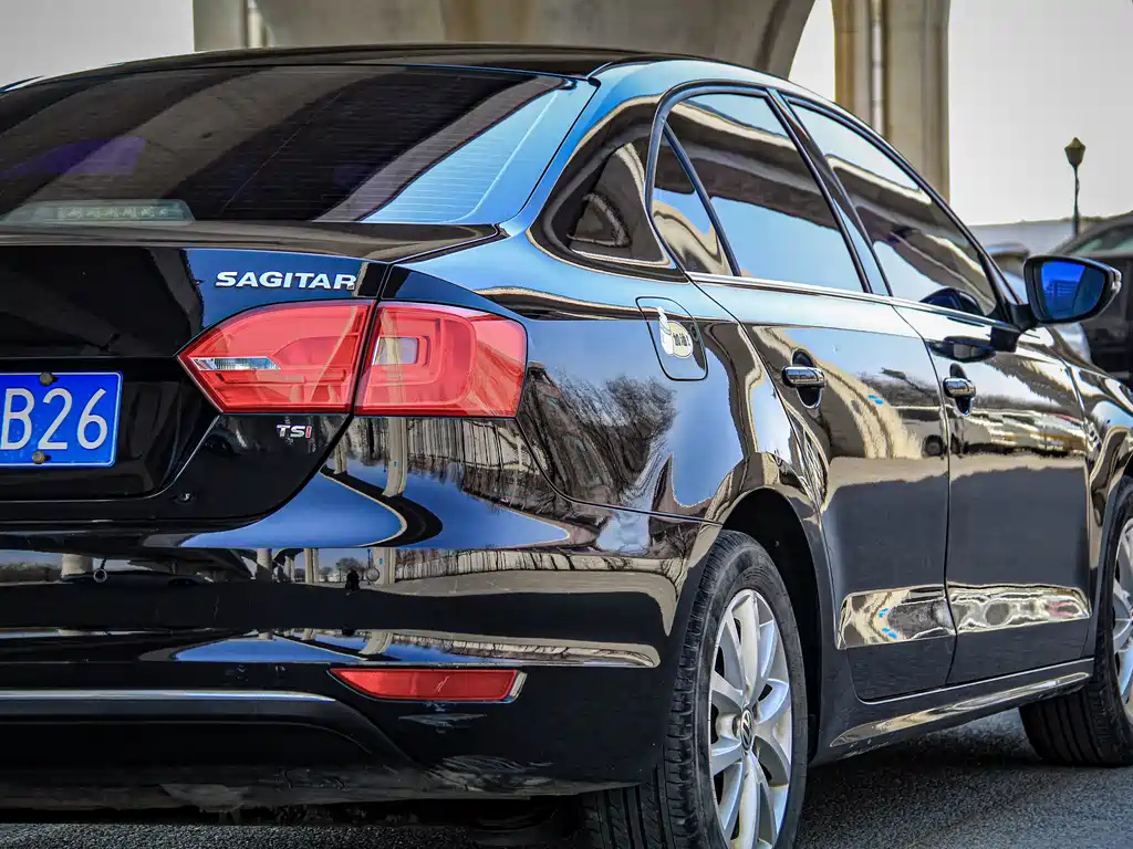 VOLKSWAGEN SAGITAR 2013