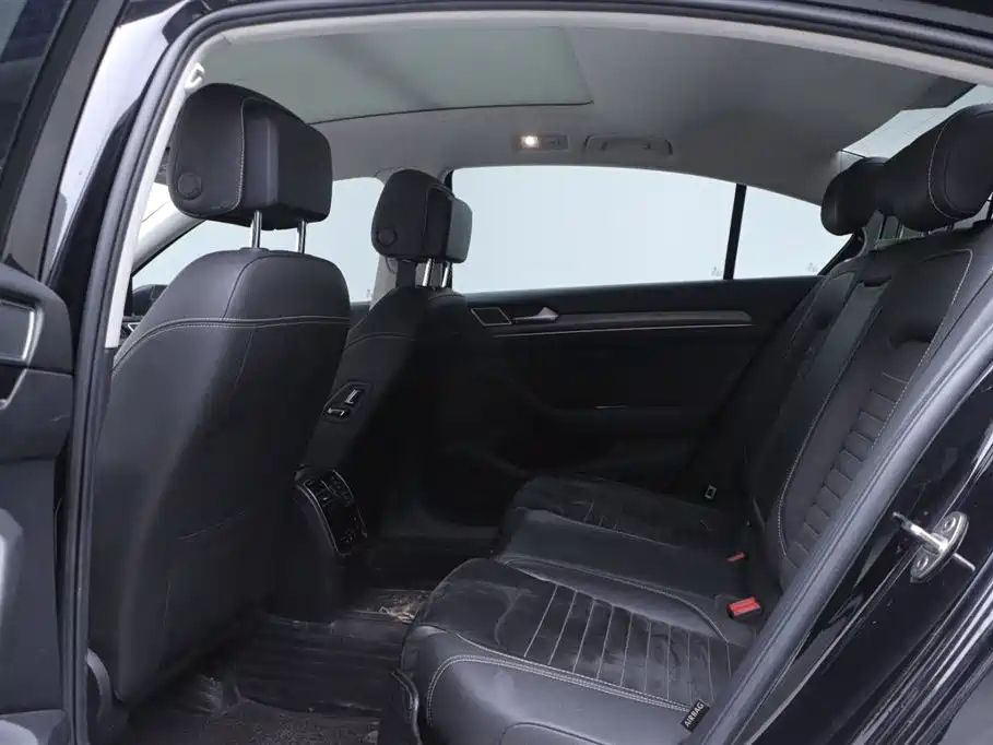 VOLKSWAGEN MAGOTAN 2020
