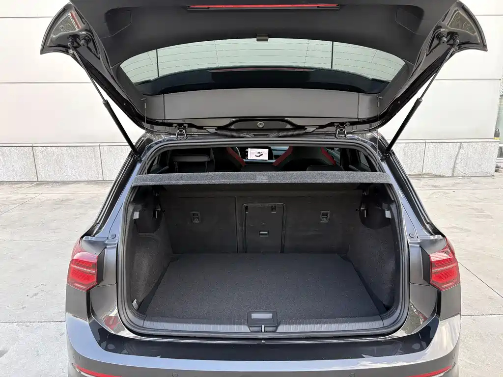 VOLKSWAGEN GOLF GTI 2023