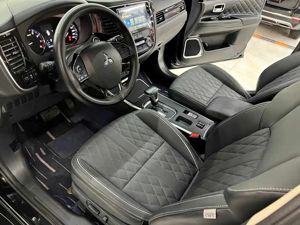 MITSUBISHI OUTLANDER 2022