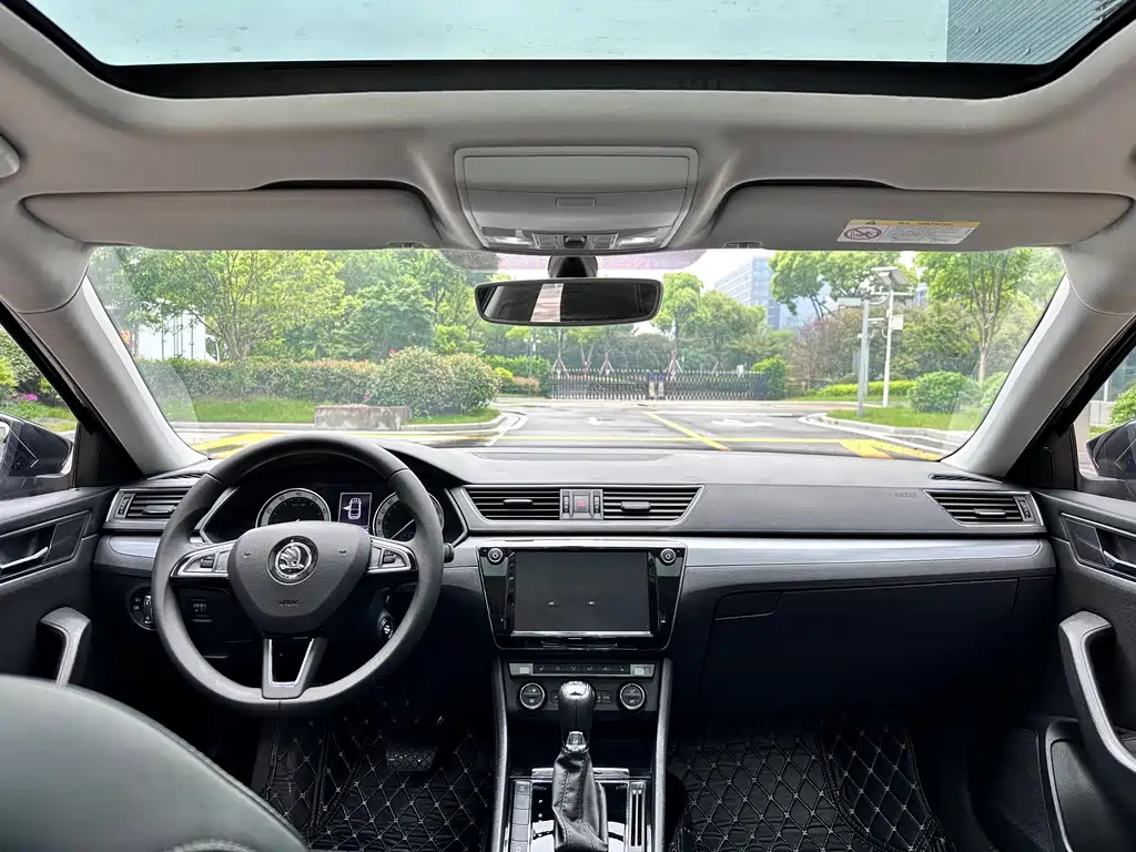 SKODA SUPERB 2019