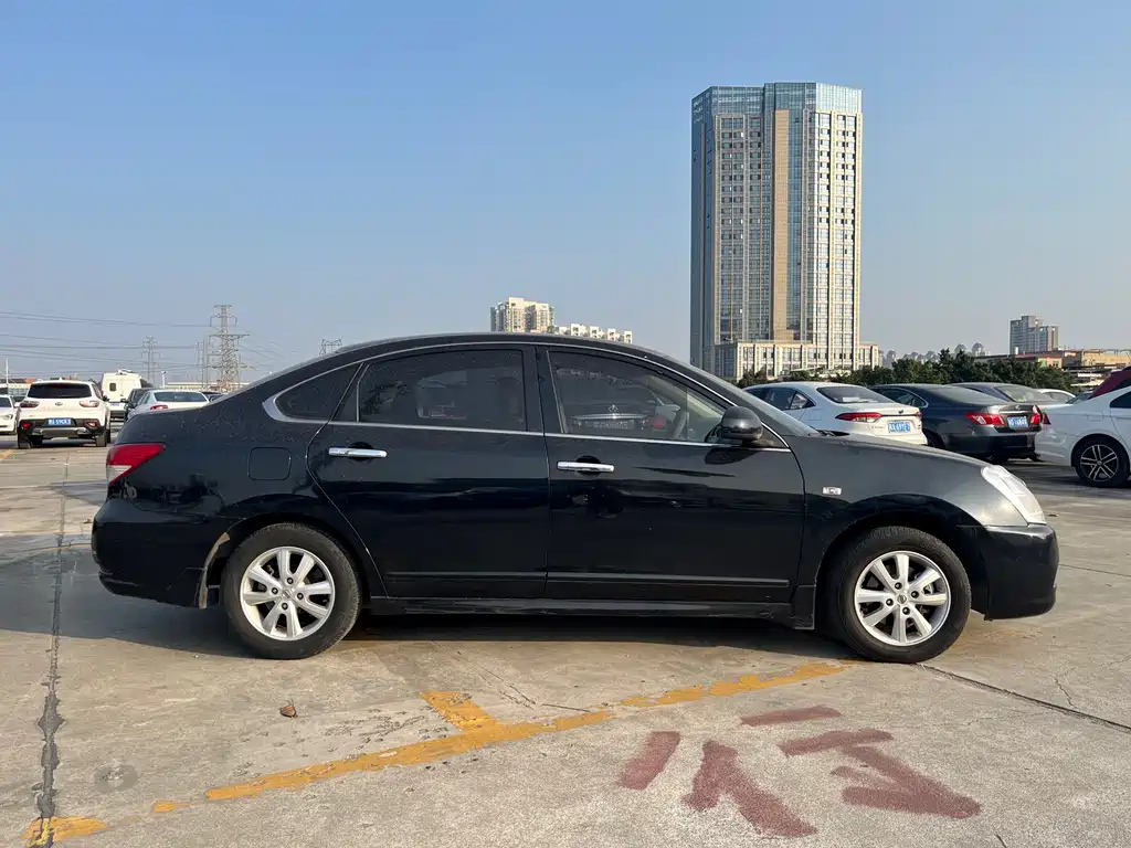NISSAN SYLPHY 2015
