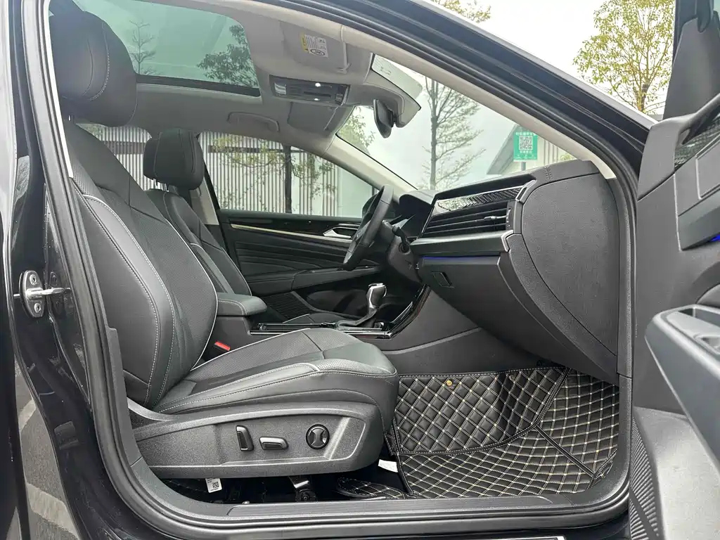 VOLKSWAGEN PASSAT 2022