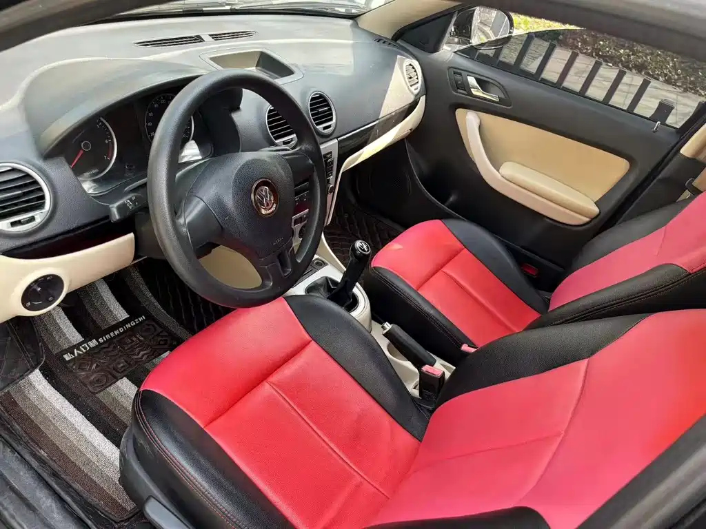 VOLKSWAGEN LAVIDA 2013