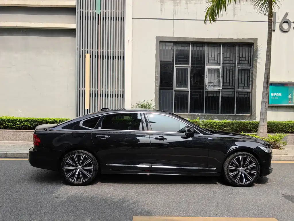 VOLVO S90 2022