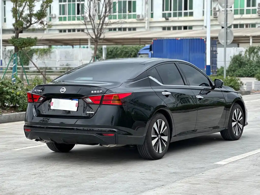 NISSAN TEANA 2022