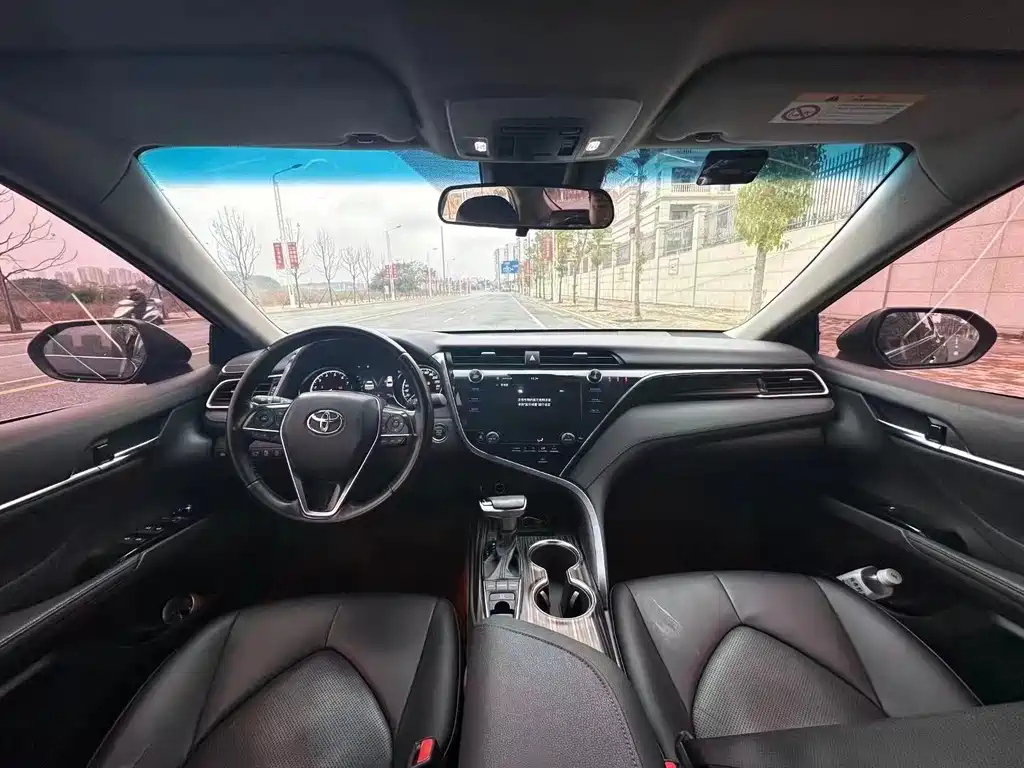 TOYOTA CAMRY 2019