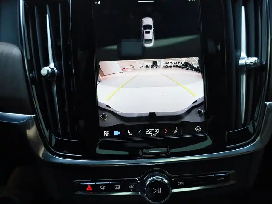 VOLVO S90 2023