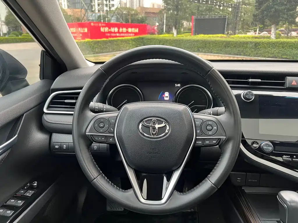 TOYOTA CAMRY 2019