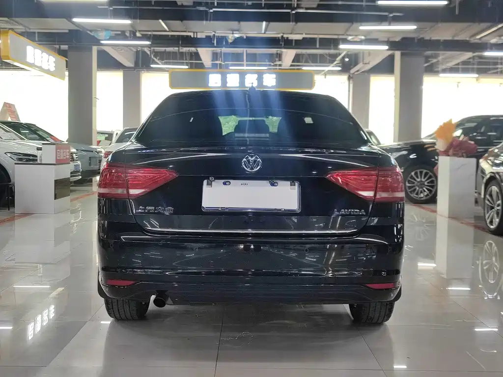 VOLKSWAGEN LAVIDA 2017