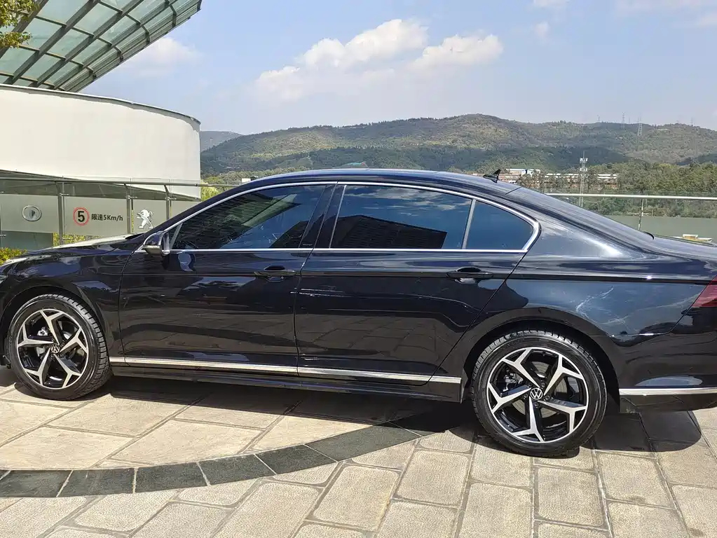 VOLKSWAGEN MAGOTAN 2023