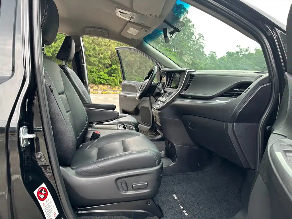 TOYOTA SIENNA 2016