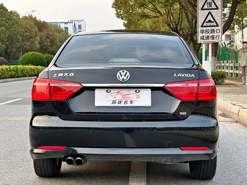 VOLKSWAGEN LAVIDA 2014