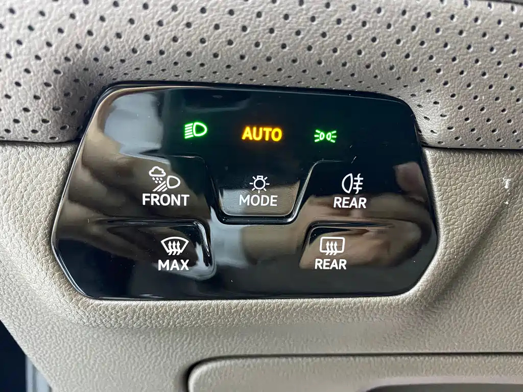 VOLKSWAGEN VILORAN 2023