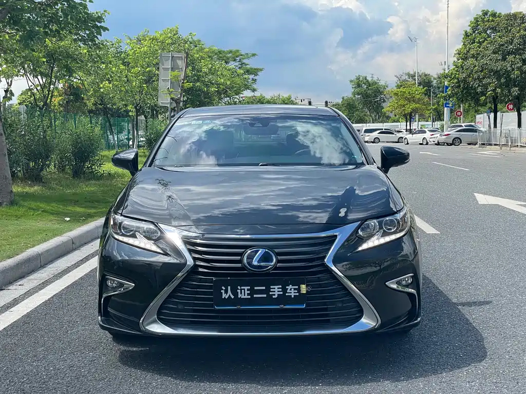 LEXUS ES 2015