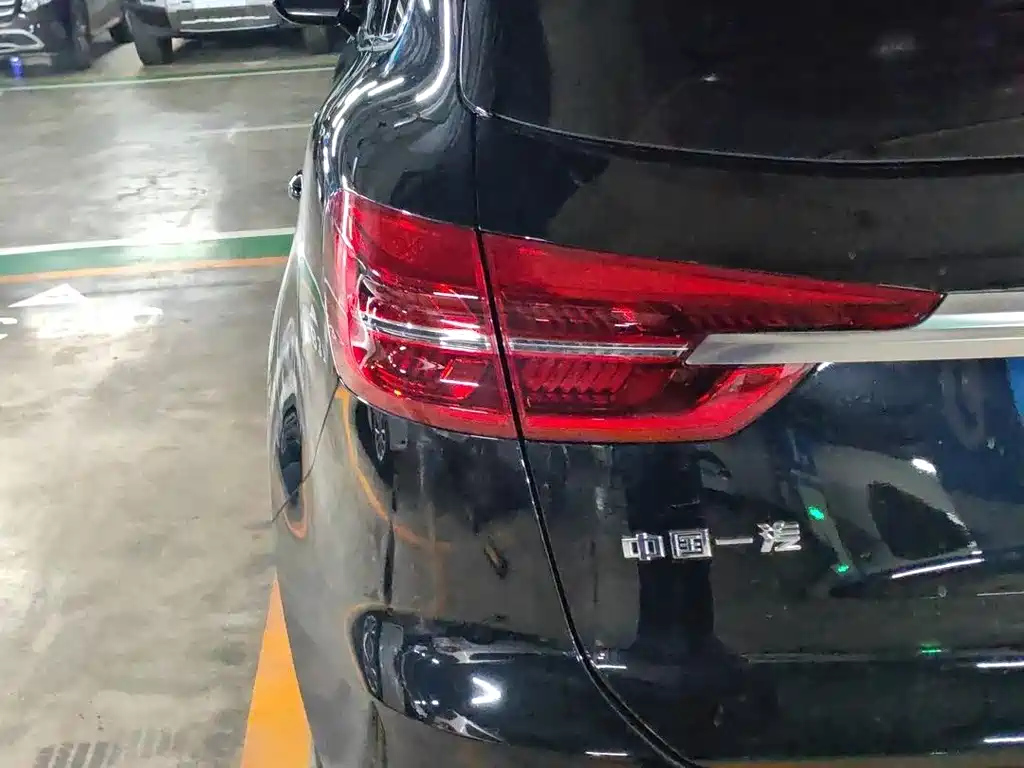 HONGQI HS5 2023
