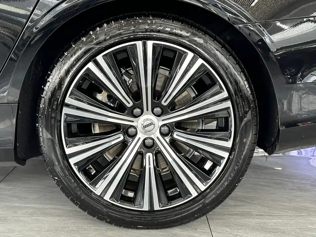 VOLVO S90 2023