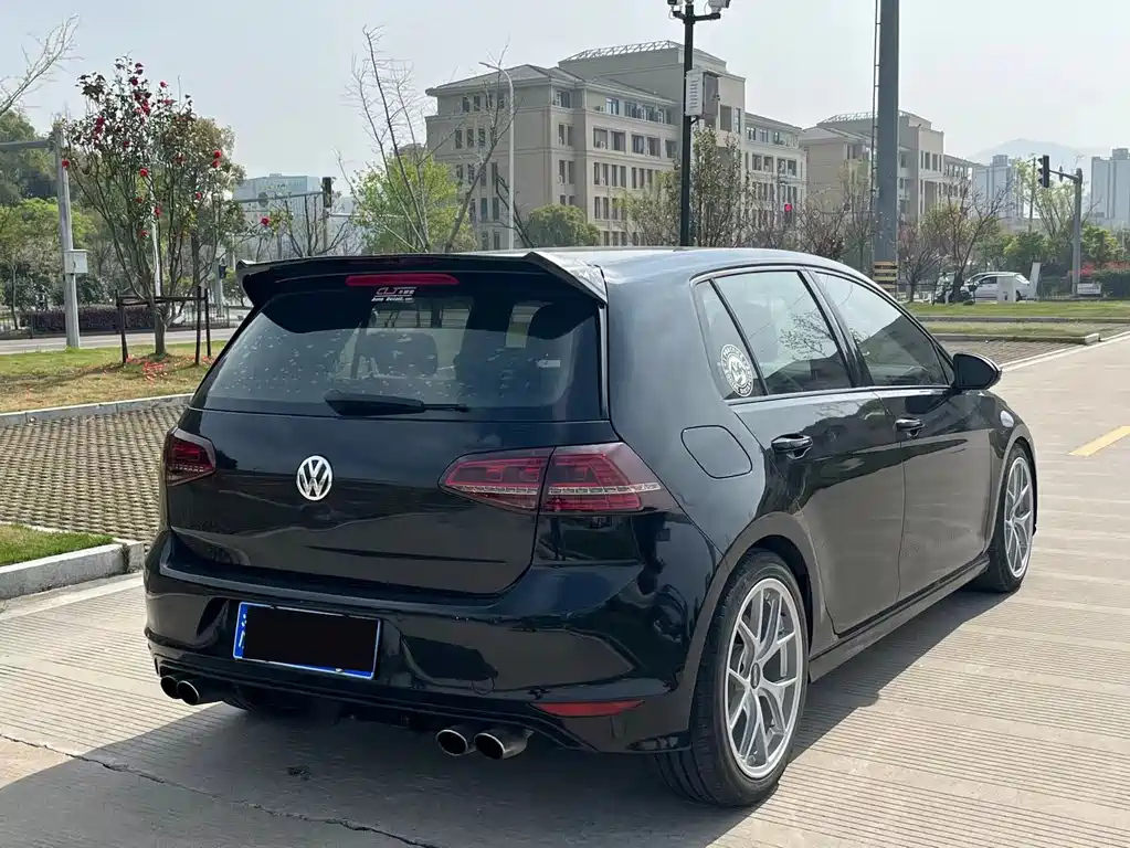 VOLKSWAGEN GOLF 2016