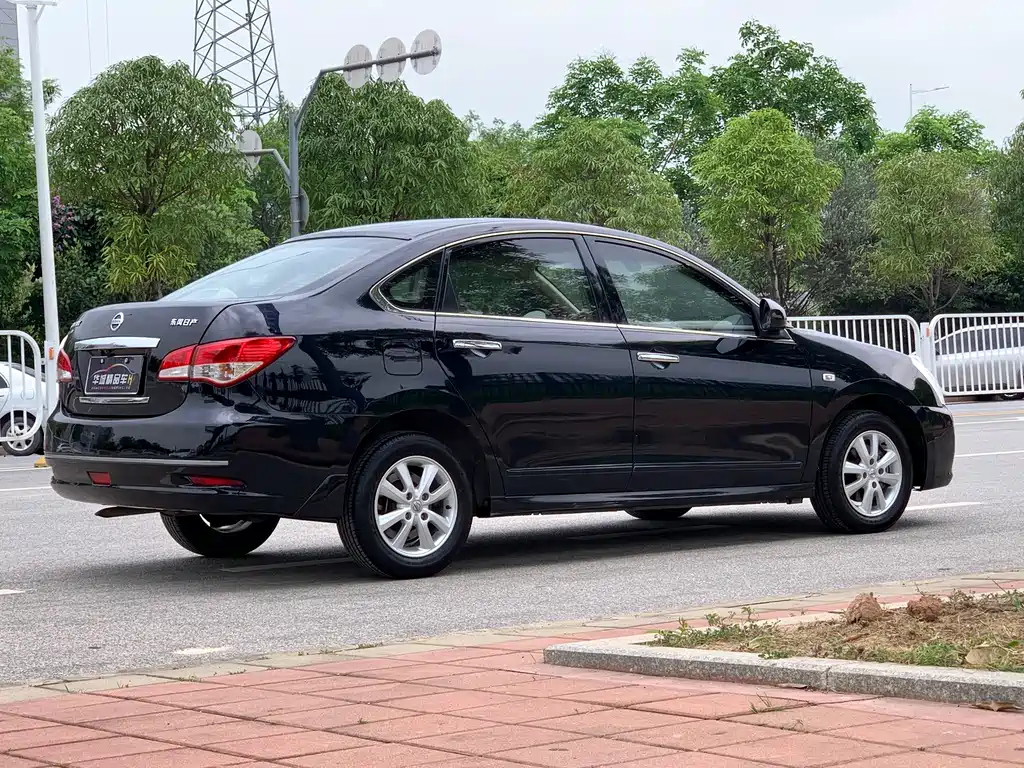 NISSAN SYLPHY 2013