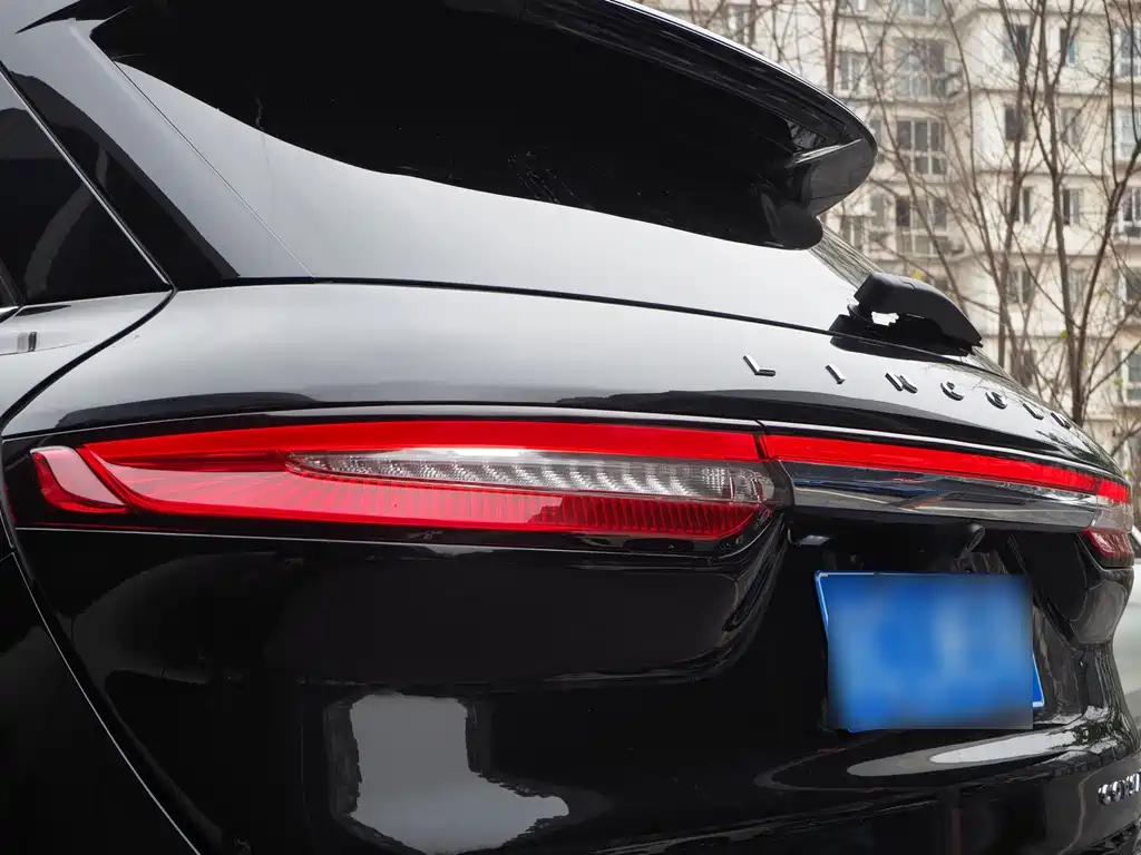LINCOLN ADVENTURER 2020