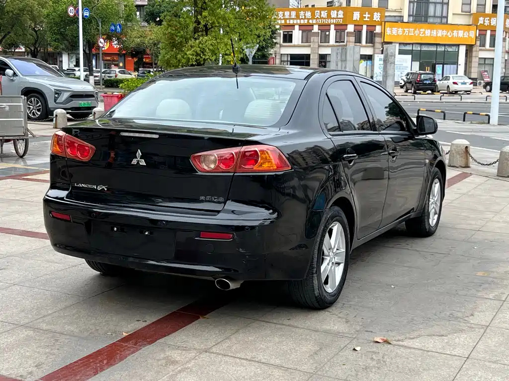 MITSUBISHI LANCER EX 2010