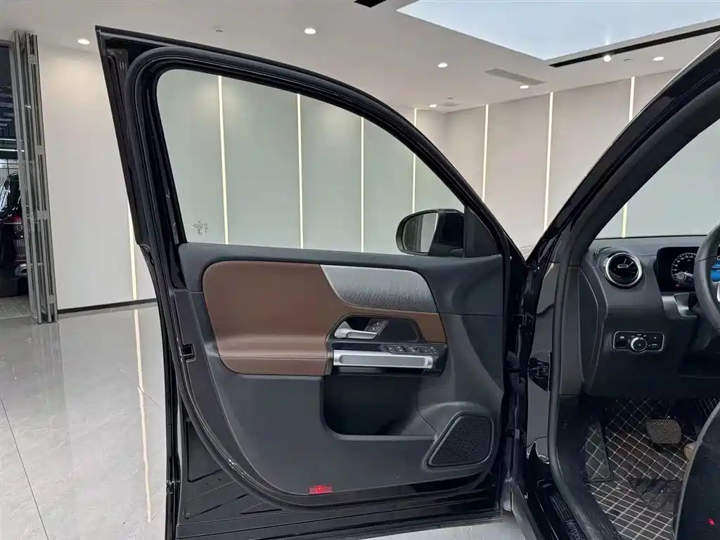 MERCEDES BENZ GLB 2022