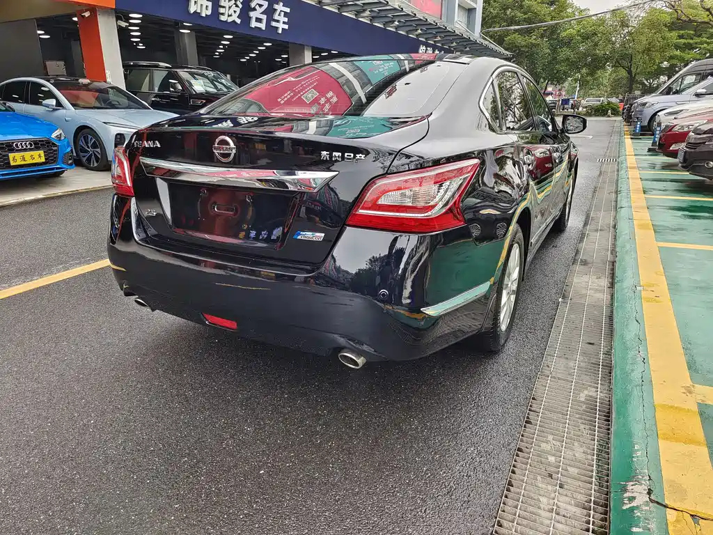NISSAN TEANA 2015