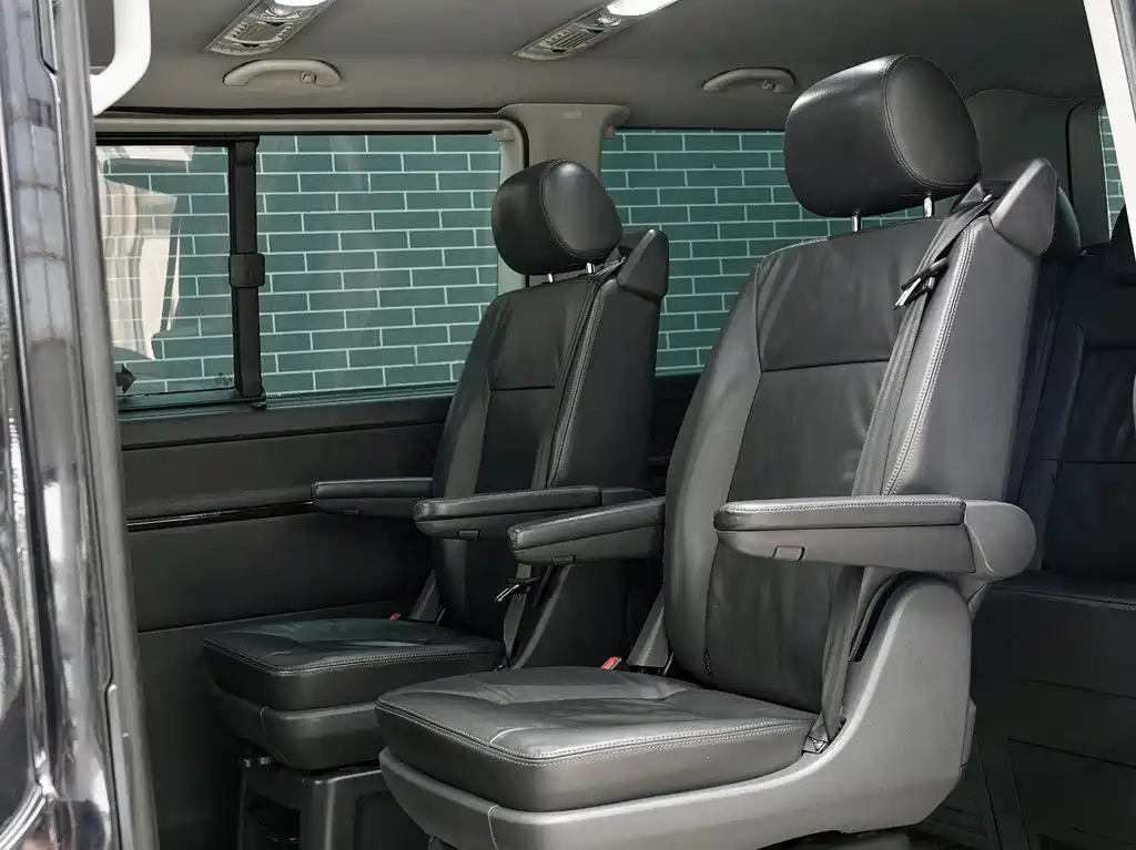 VOLKSWAGEN MULTIVAN 2016