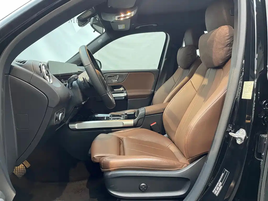 MERCEDES BENZ GLB 2023