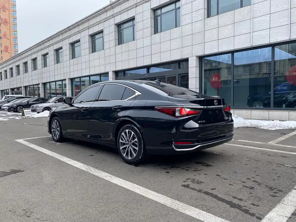 LEXUS ES 2023