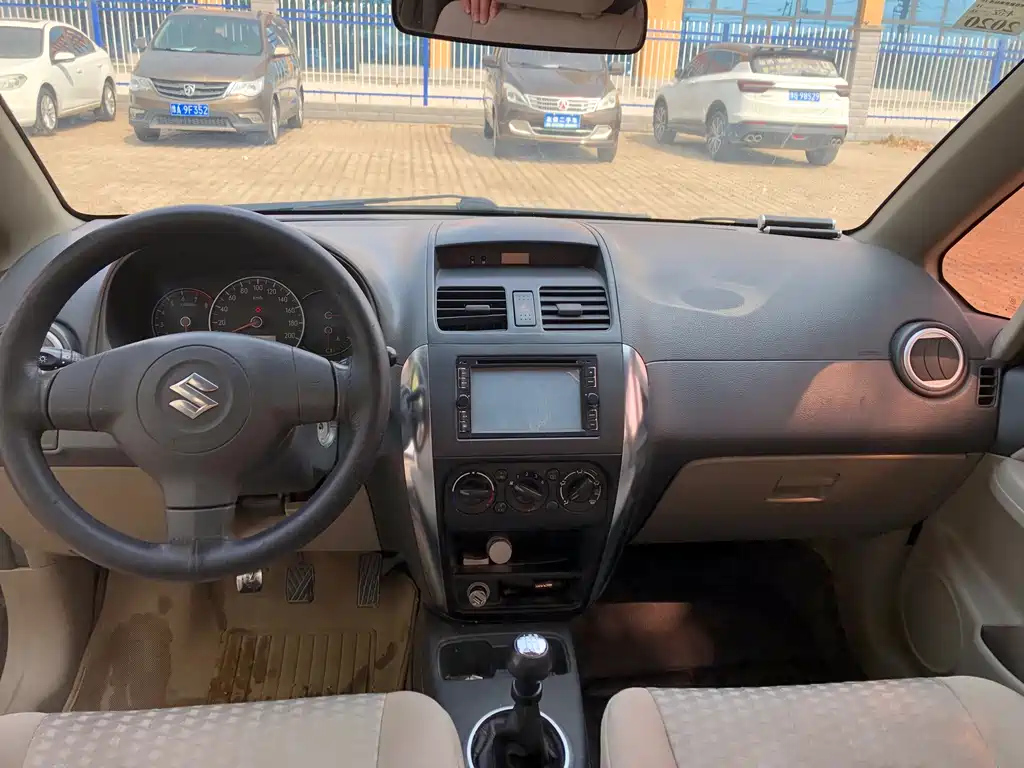 SUZUKI SX4 2010