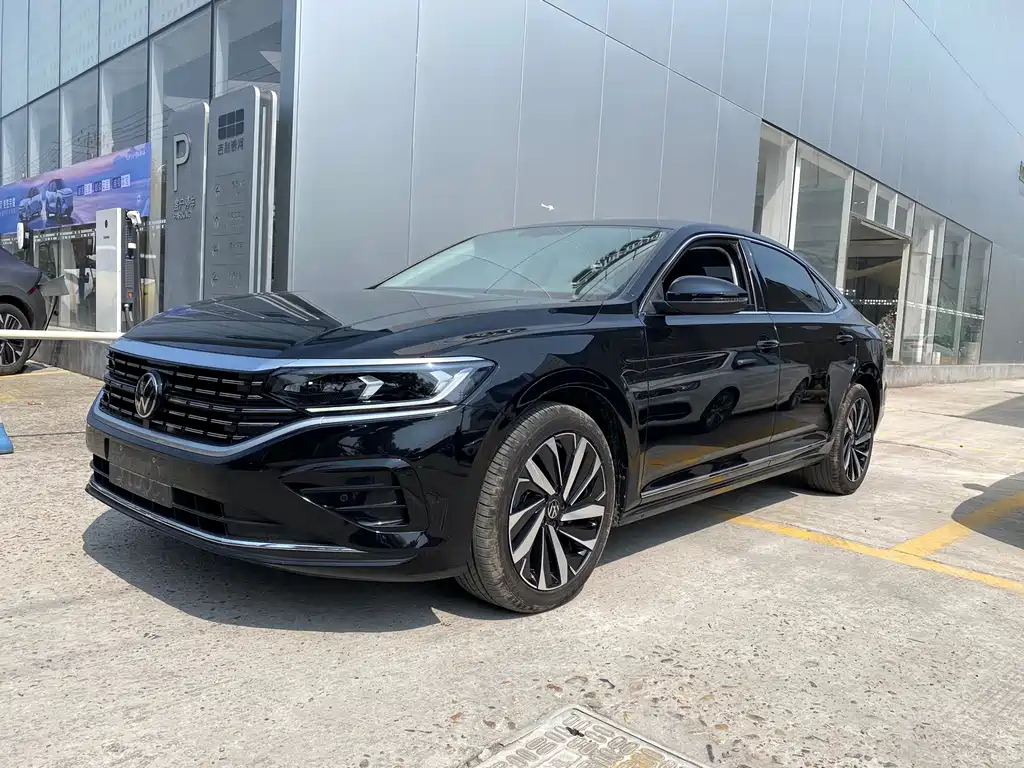 VOLKSWAGEN PASSAT 2023