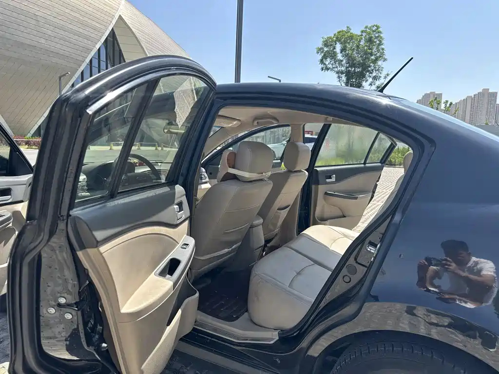CHERY E5 2012