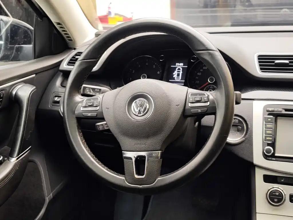 VOLKSWAGEN MAGOTAN 2013