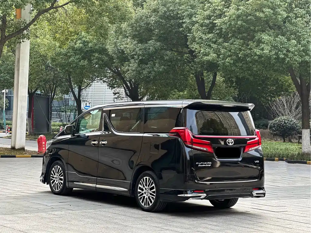 TOYOTA ALPHARD 2017