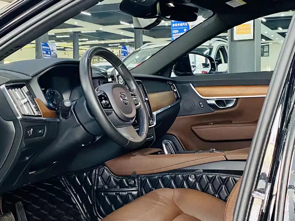 VOLVO S90 2021