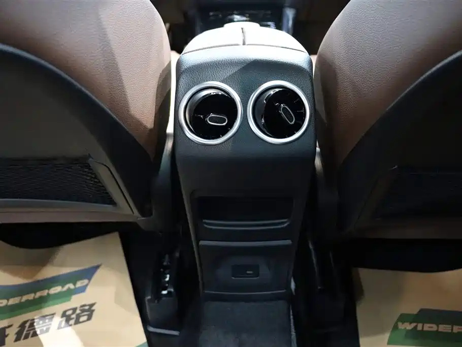 MERCEDES BENZ GLB 2023