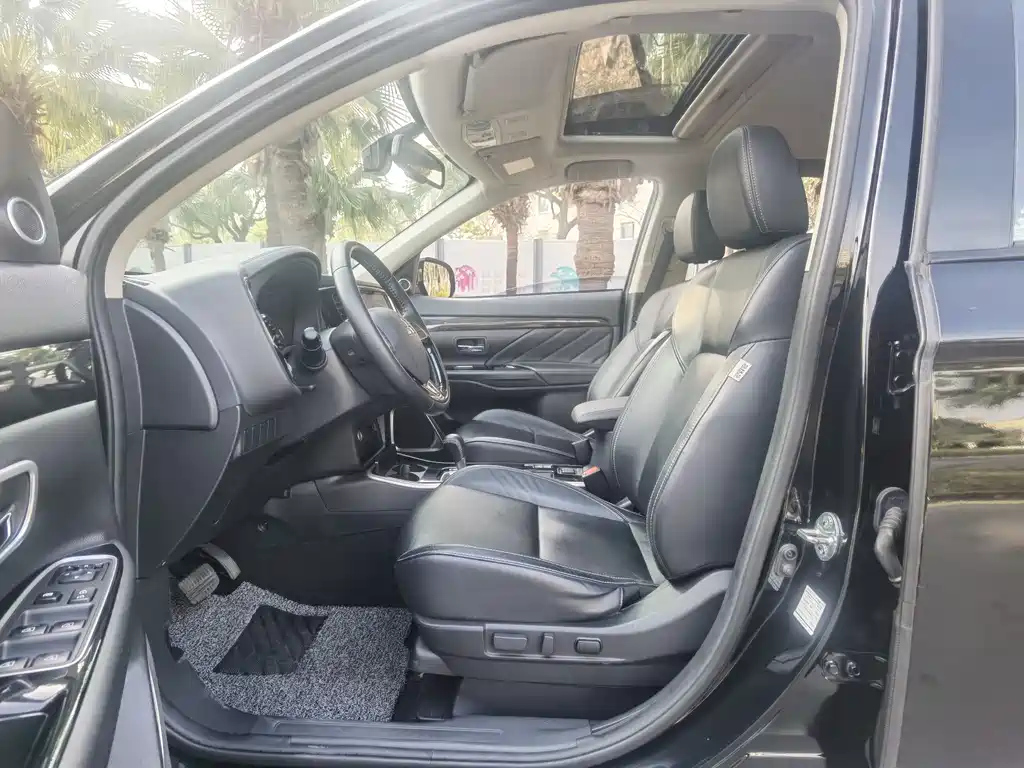 MITSUBISHI OUTLANDER 2020