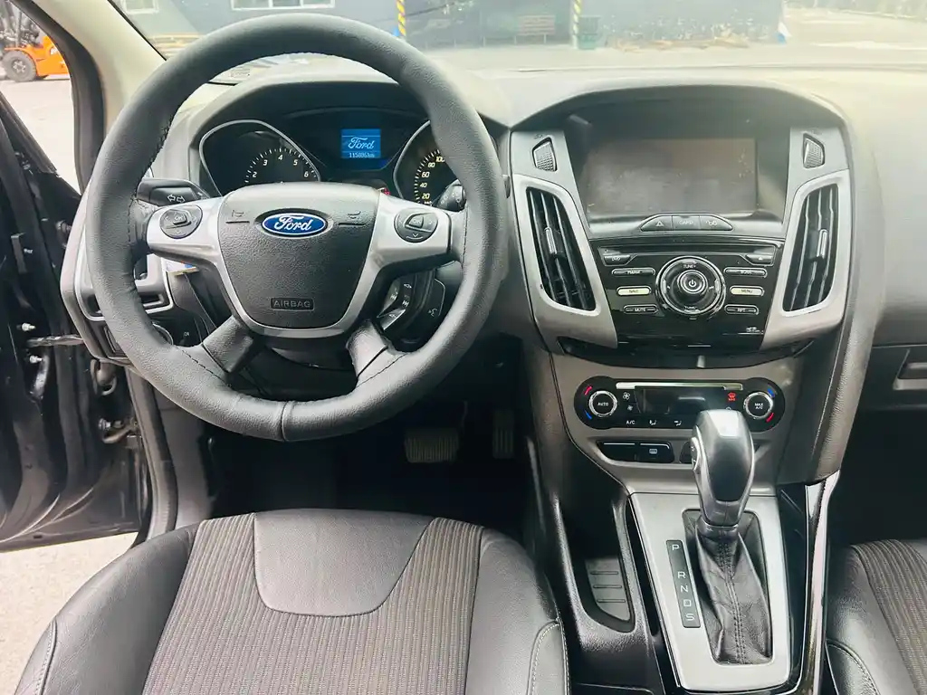 FORD FOCUS 2012
