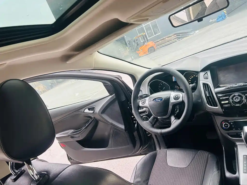 FORD FOCUS 2012