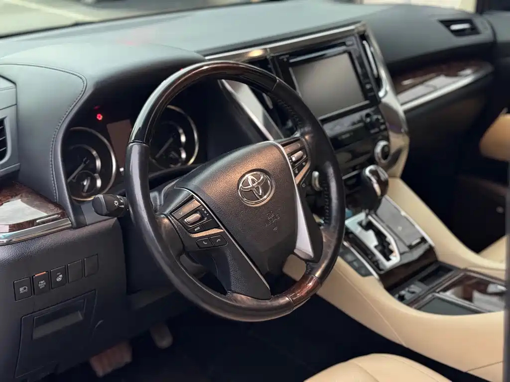 TOYOTA ALPHARD 2018