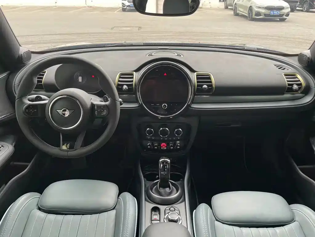 MINI CLUBMAN 2023