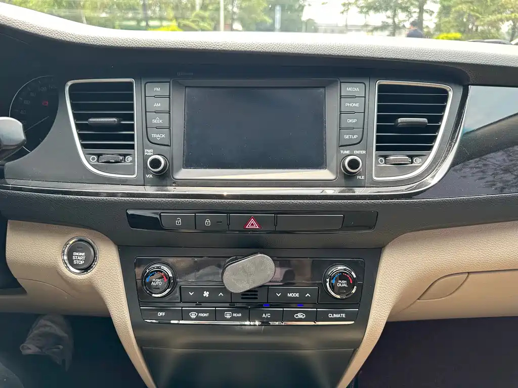 HYUNDAI MISTRA 2016