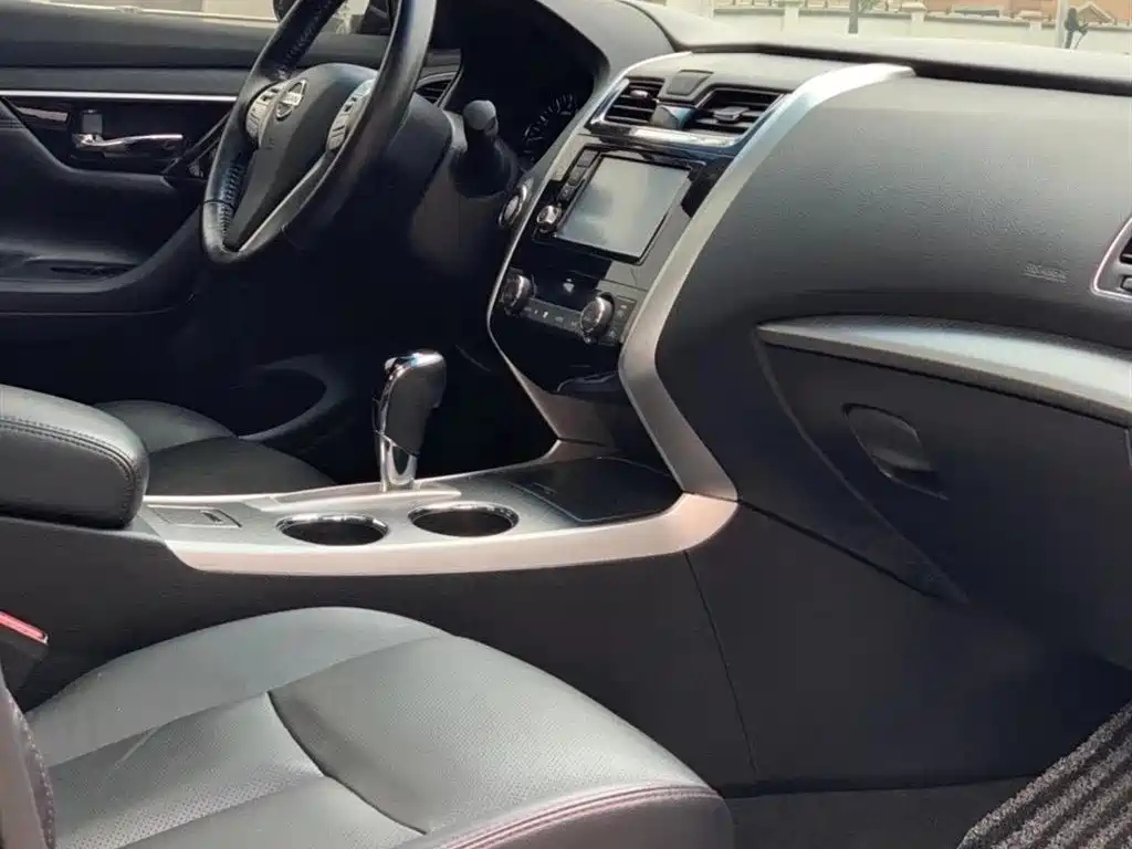 NISSAN TEANA 2018