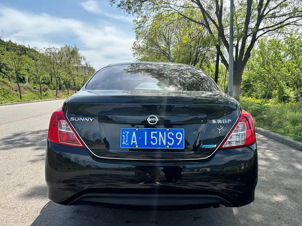 NISSAN SUNNY 2017