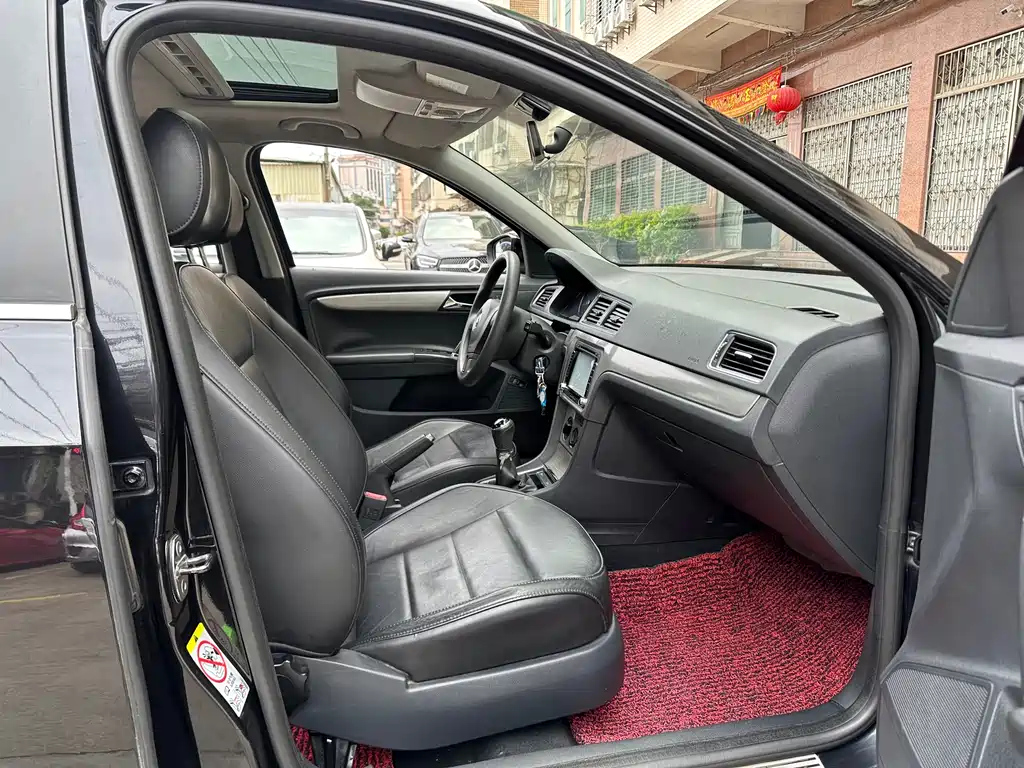 VOLKSWAGEN LAVIDA 2014