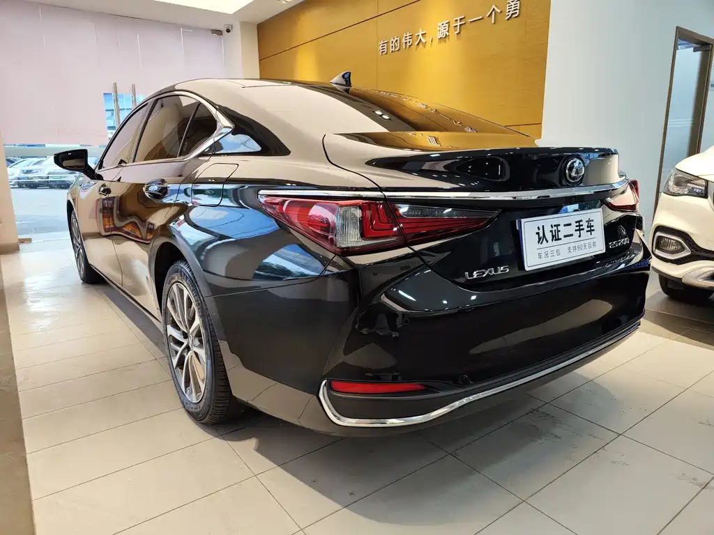 LEXUS ES 2023