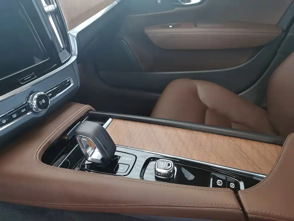VOLVO S90 2022